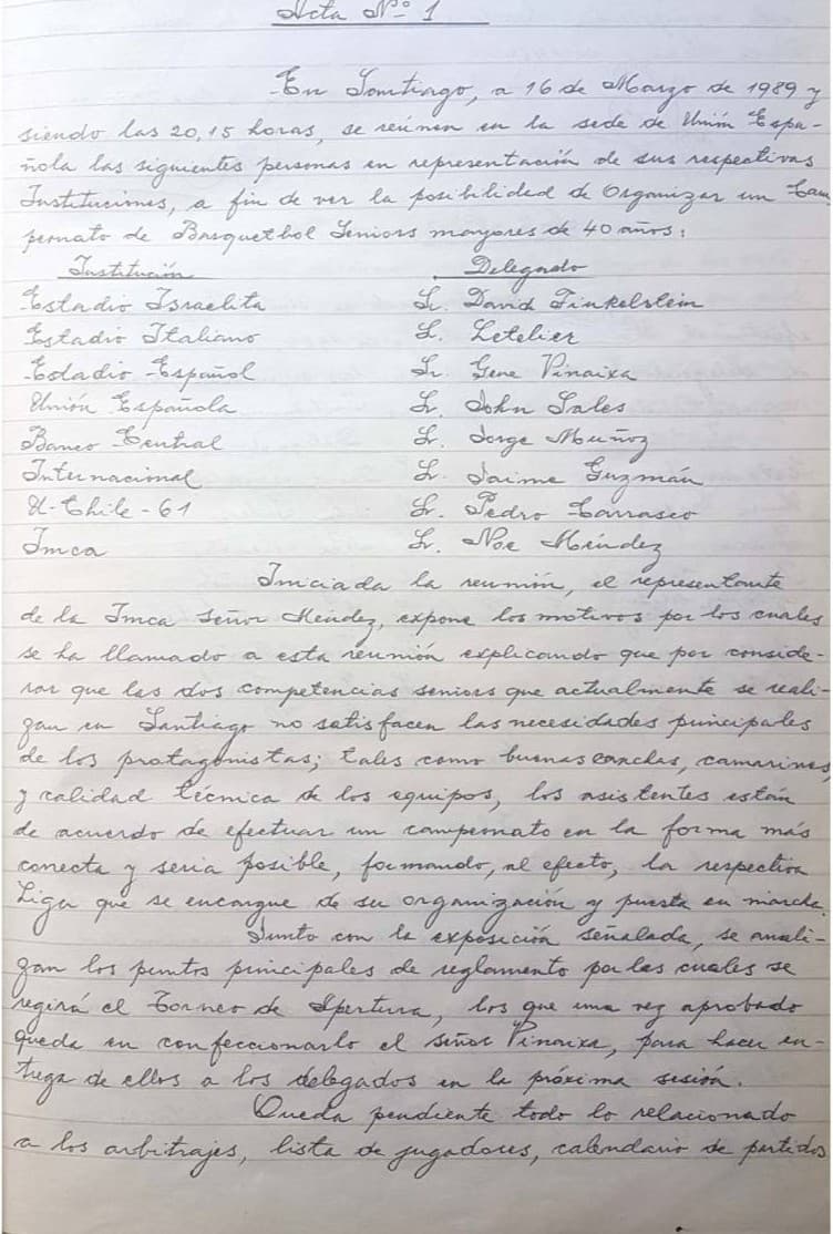 Primera hoja del acta de la Liga, manuscrita, con fecha 16 de mayo de 1989 en Santiago y la lista de las instituciones fundadoras y sus delegados.